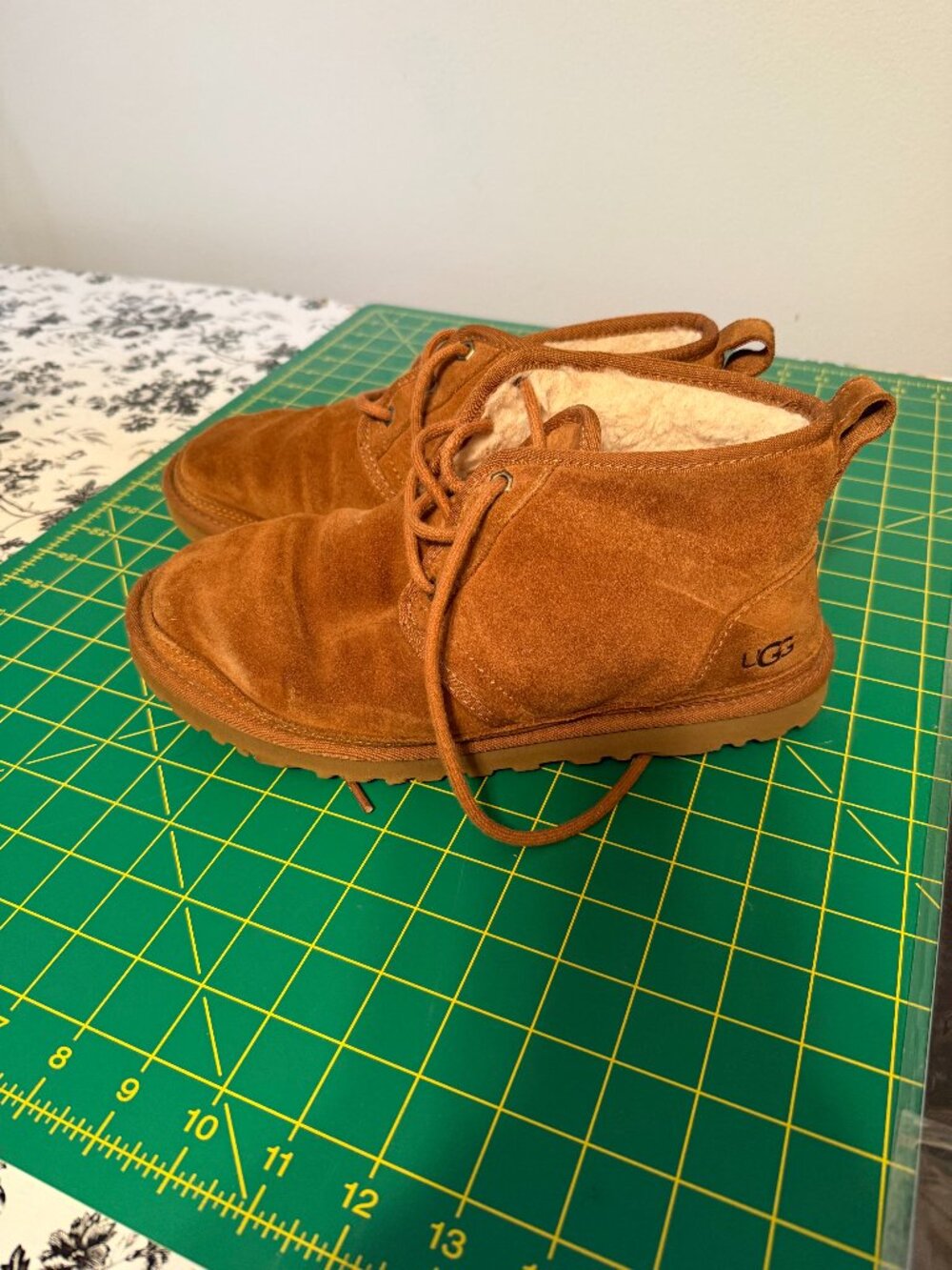 UGG Neumel Suede Shearling Lined Chukka Boot Mens 8 Tan Lace Up Casual